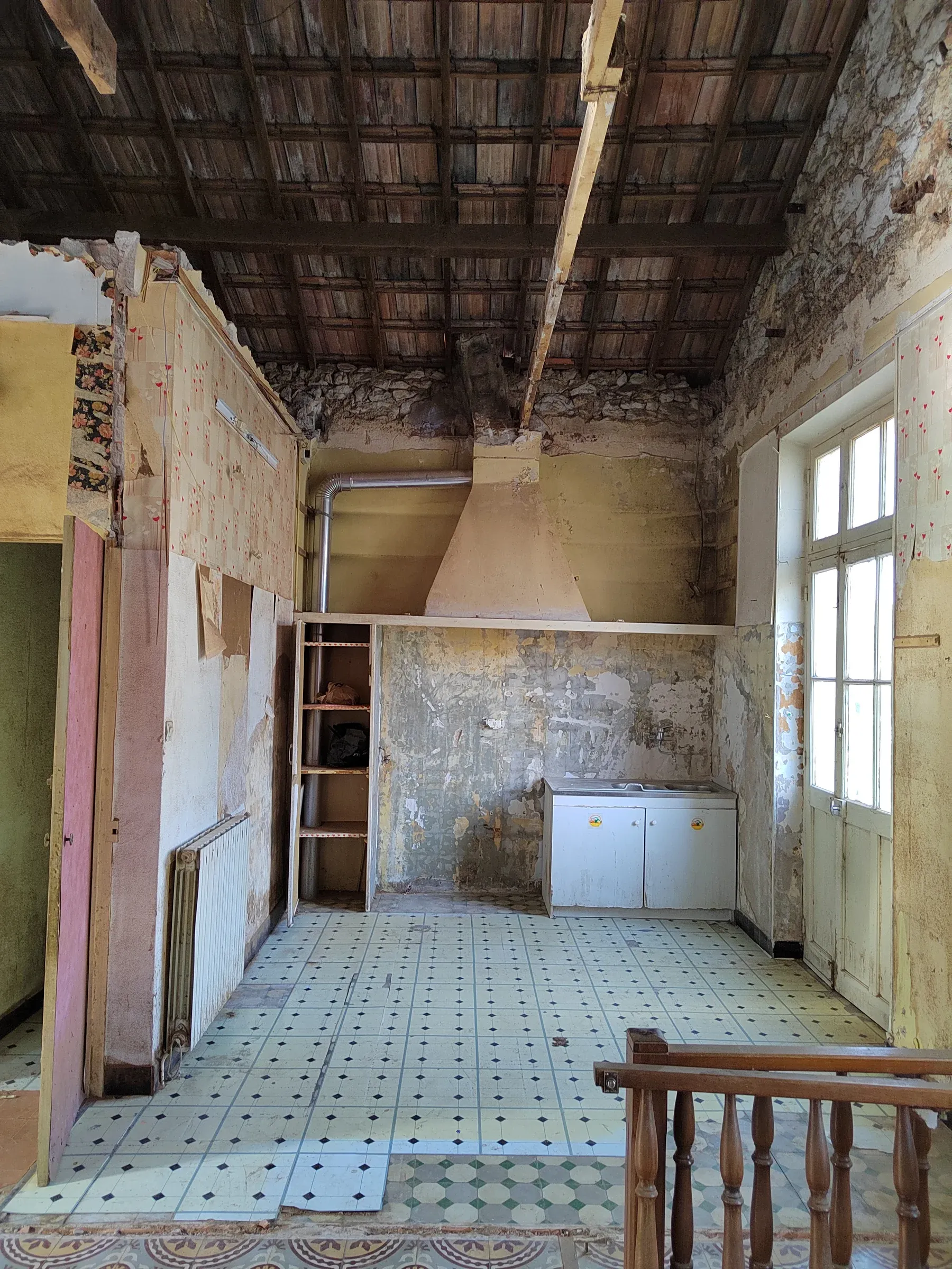demolition de cuisine vieillissante au profit d une cuisine plus esthetique