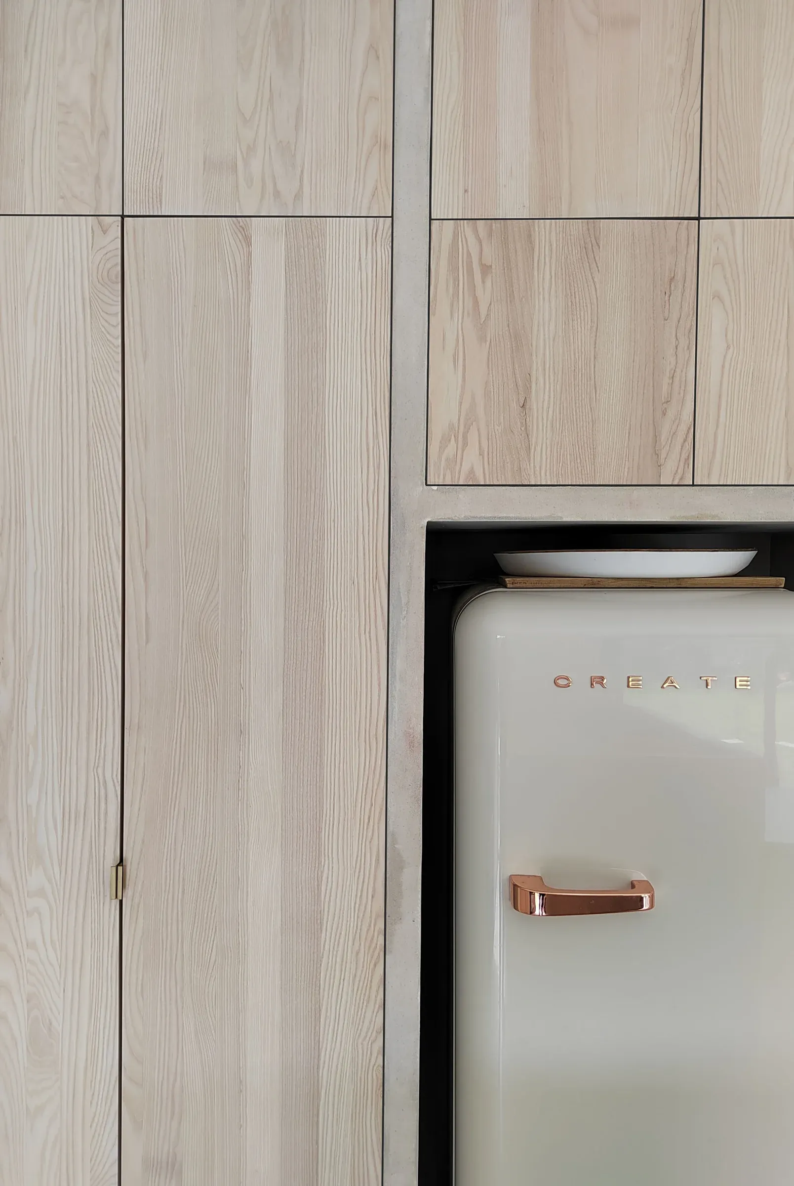 extension cuisine a eoures marseille armoires et refrigerateur encastres dans niches maconnees