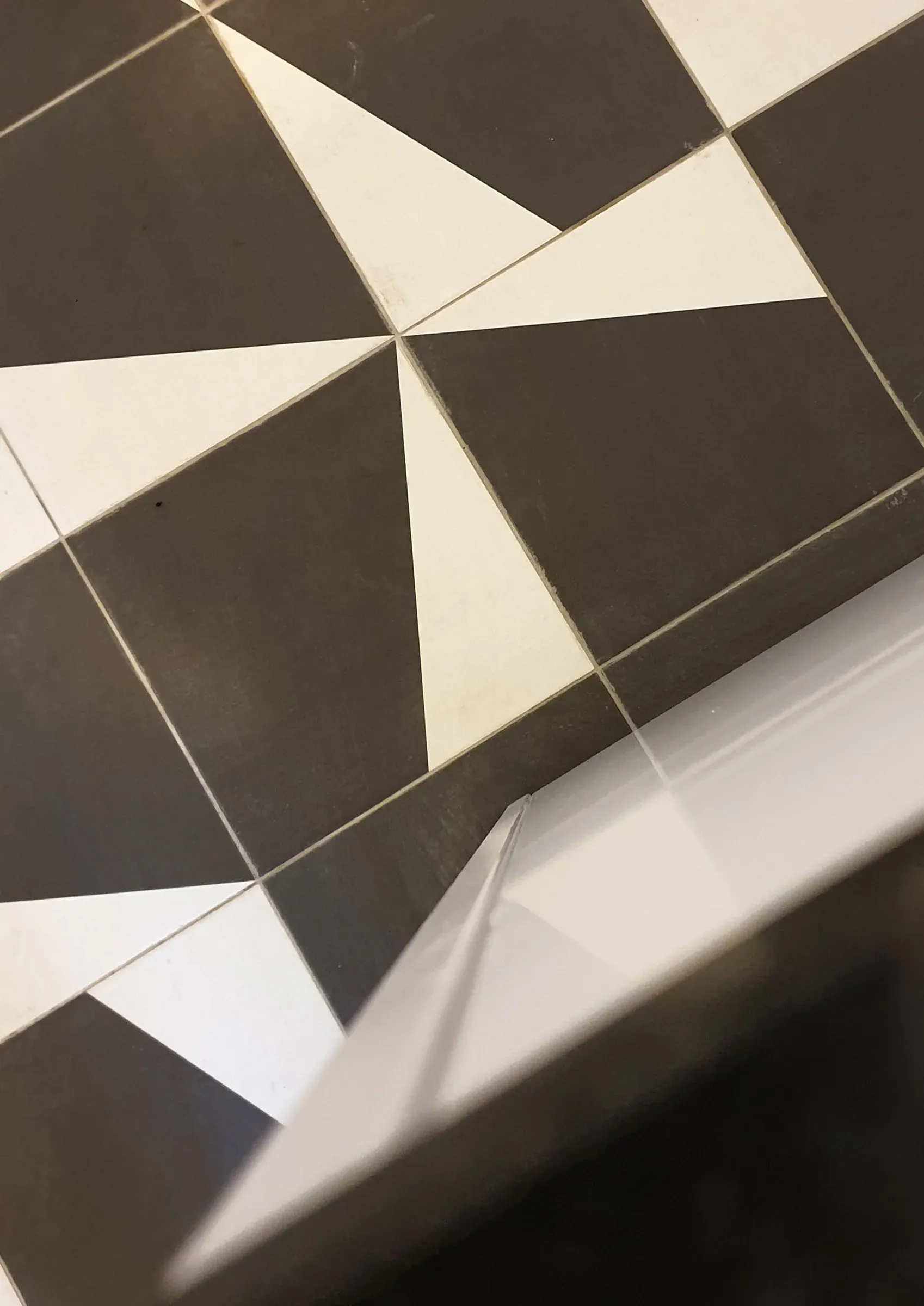 renovation cuisine endoume marseille carrelage puzzle noir et blanc de chez mutina