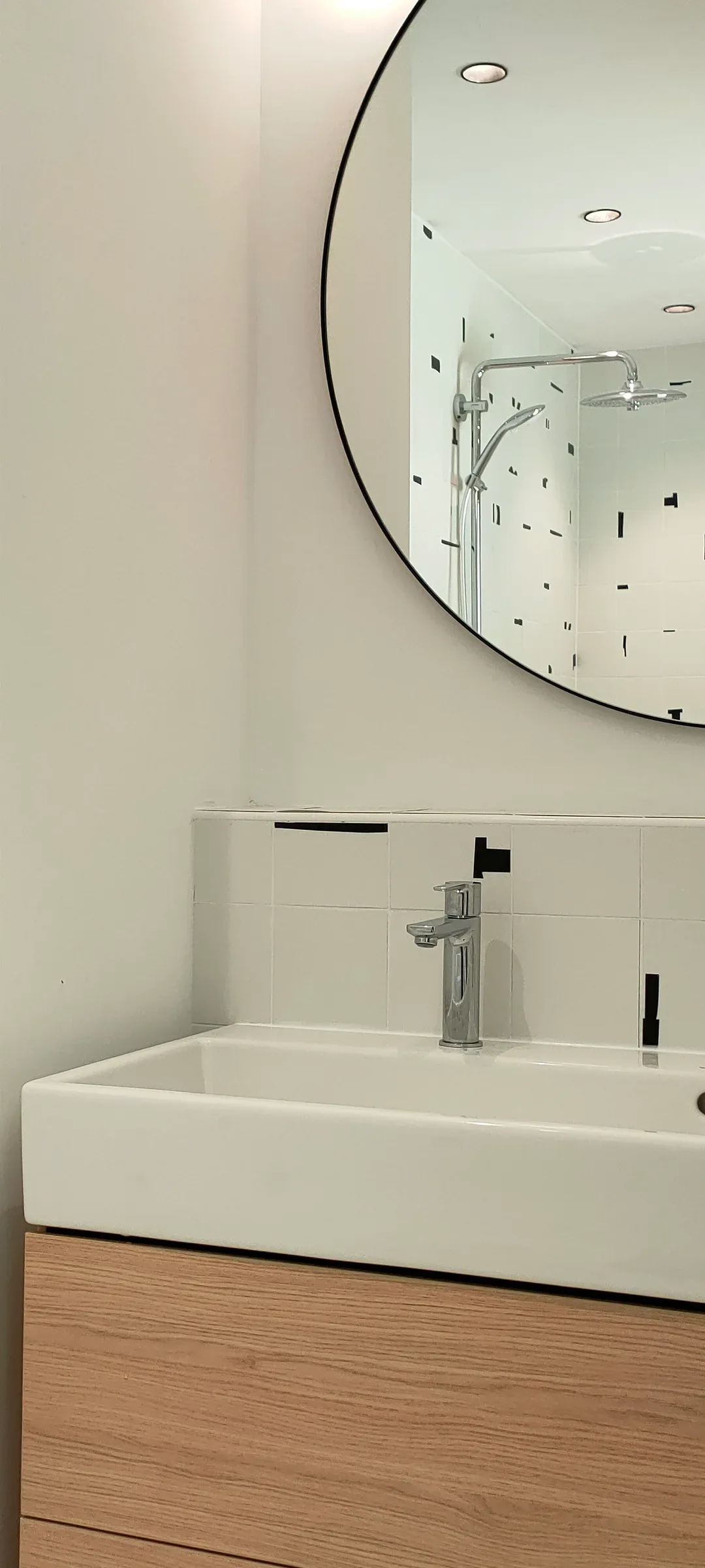 renovation maison et amenagement extension aubagne meuble vasque en bois et miroir rond