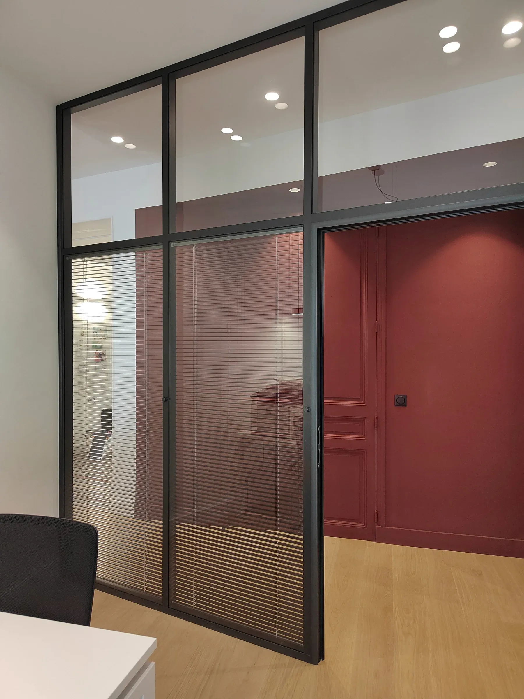 renovation rue paradis bureau vitre avec stores integres