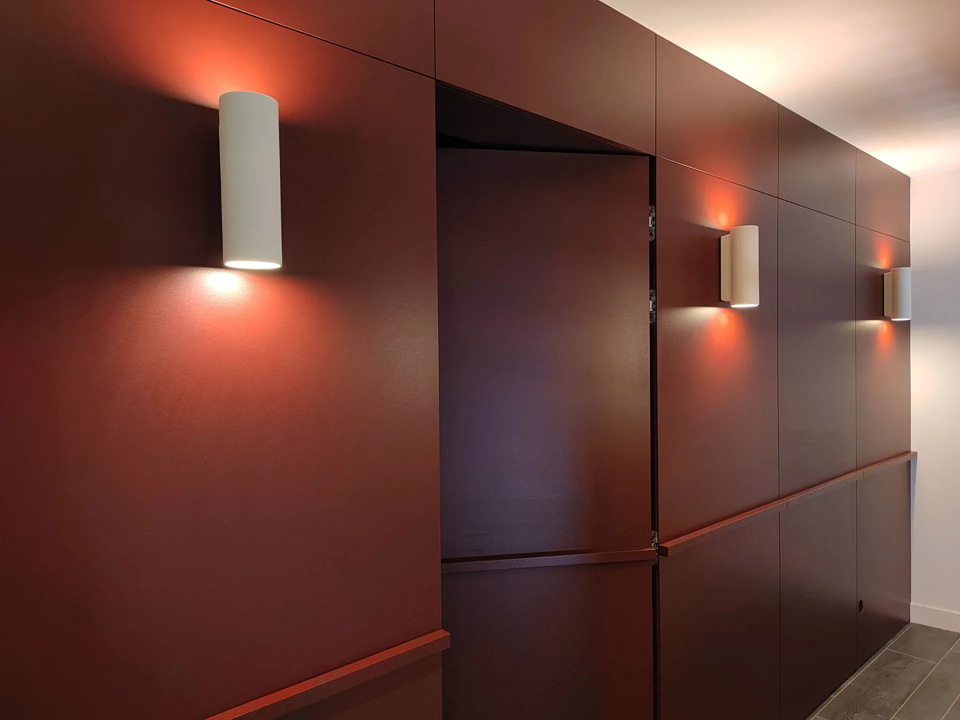 renovation suite parentale placage bois avec porte derobee pour acceder au dressing
