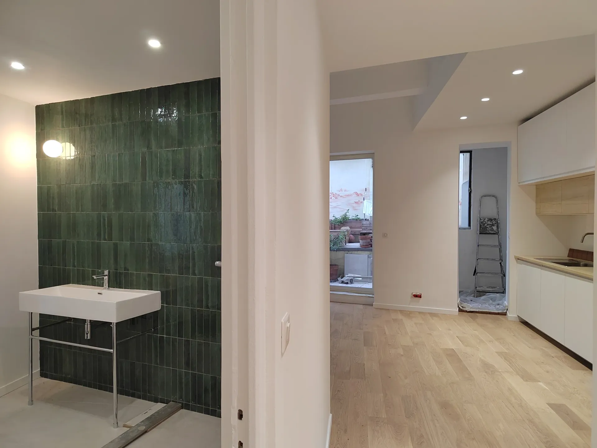 salle de bain et cuisine en cours de travaux